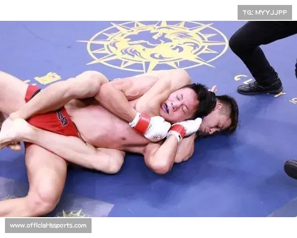 瓦尔特沃克足跟勾技惊全网 重量级选手地面降服术引热议